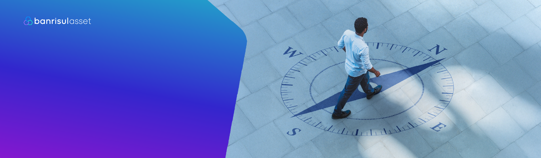 imagem de homem caminhando sobre desenho de b�ssola no ch�o