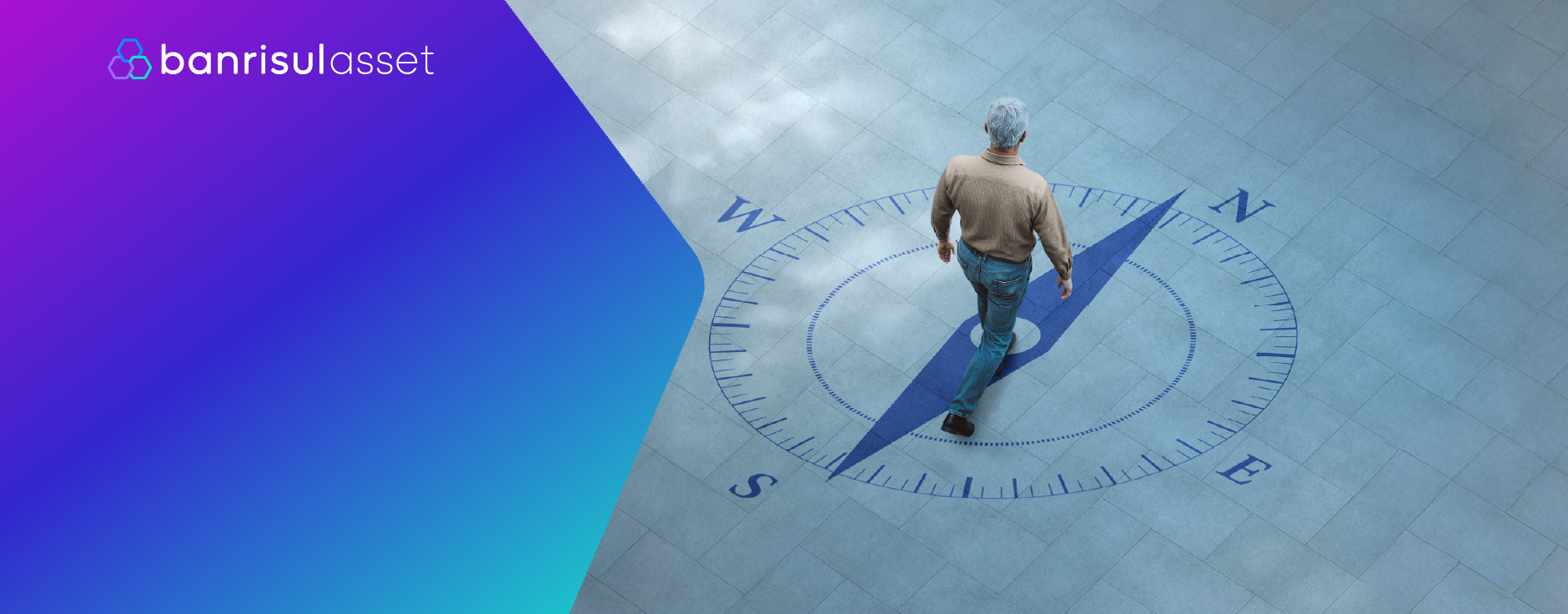 Foto de idoso caminhando sobre bssola desenhada no cho, caminhando em direo ao Norte.